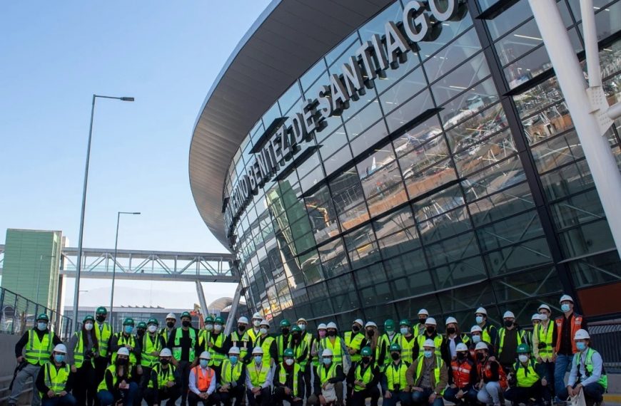 SPOTTERS E INFLUENCERS RECORREN JUNTO A NUEVO PUDAHUEL LA NUEVA TERMINAL 2 DEL AEROPUERTO DE SANTIAGO